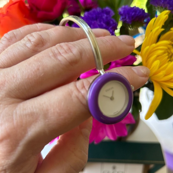 GUCCI Silver Luxury Watch AMAZING! 😻 - Picture 7 of 10